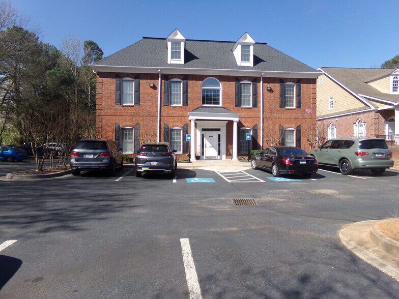 1560 Warsaw Rd, Roswell, GA à louer - Photo du bâtiment - Image 1 de 9