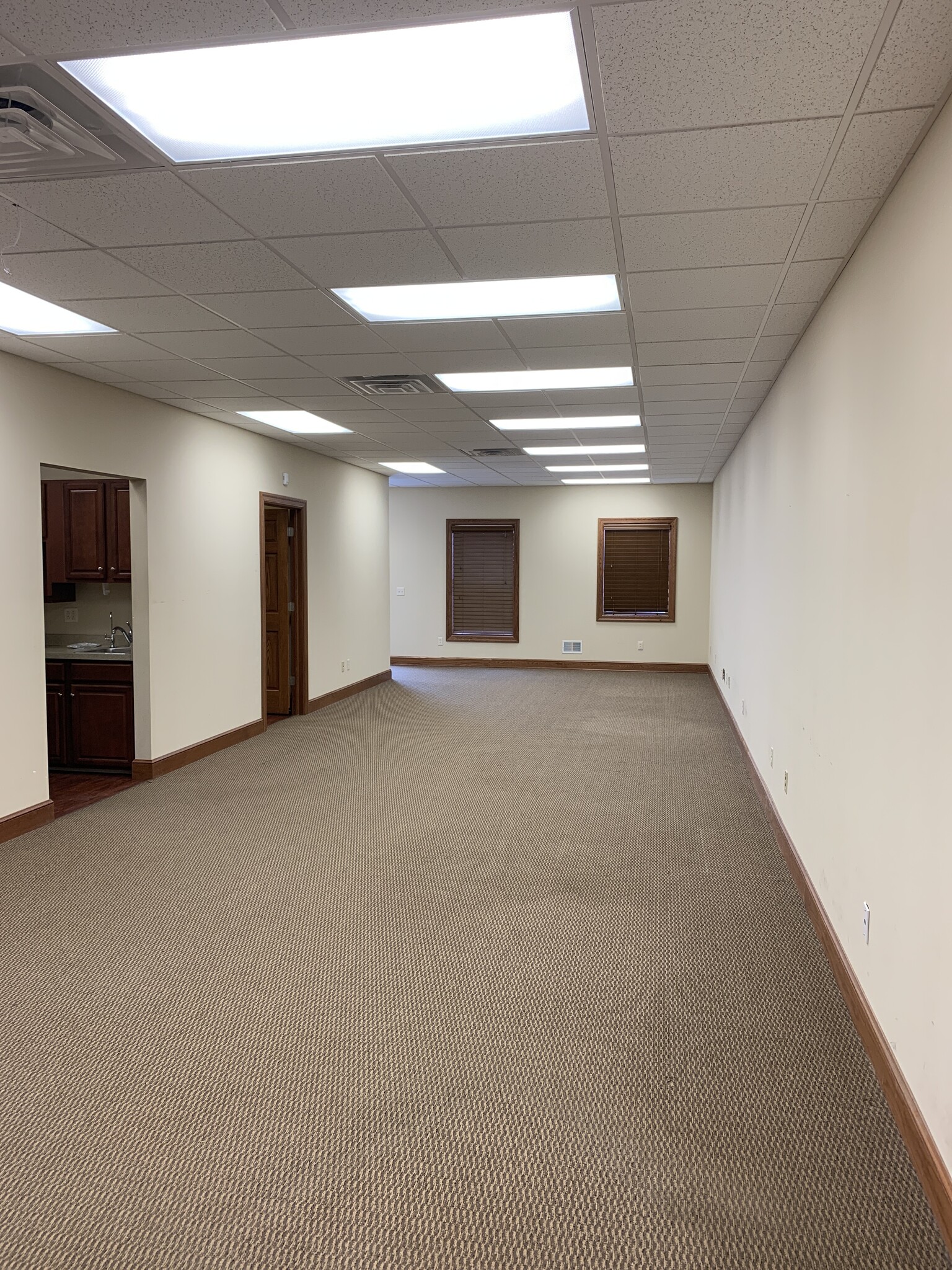 421-481 PENBROOKE Dr, Penfield, NY for lease Interior Photo- Image 1 of 11