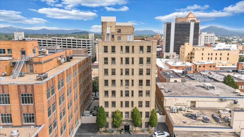 30 Franklin Rd SW, Roanoke, VA à louer - Photo du bâtiment - Image 2 de 13