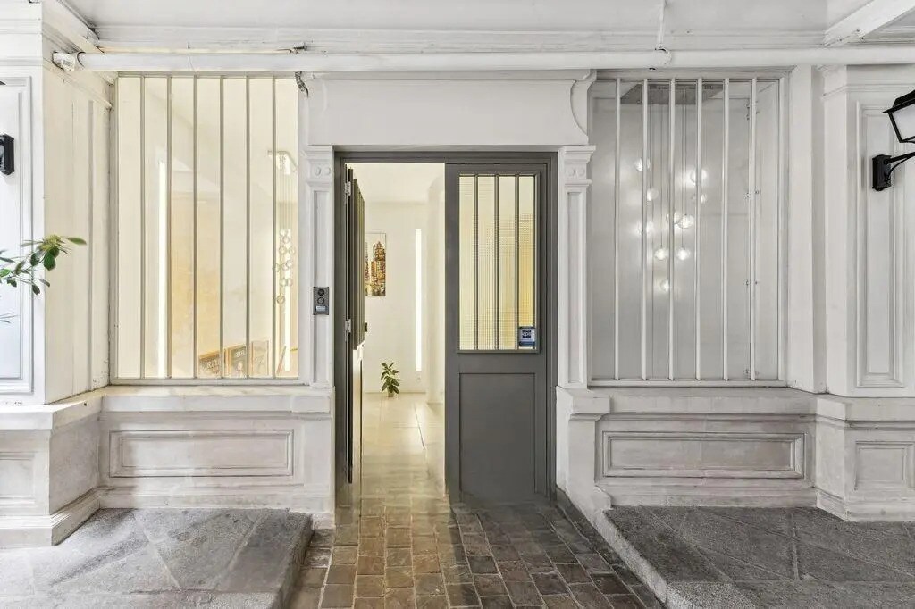 Office in Paris for sale Lobby- Image 1 of 11