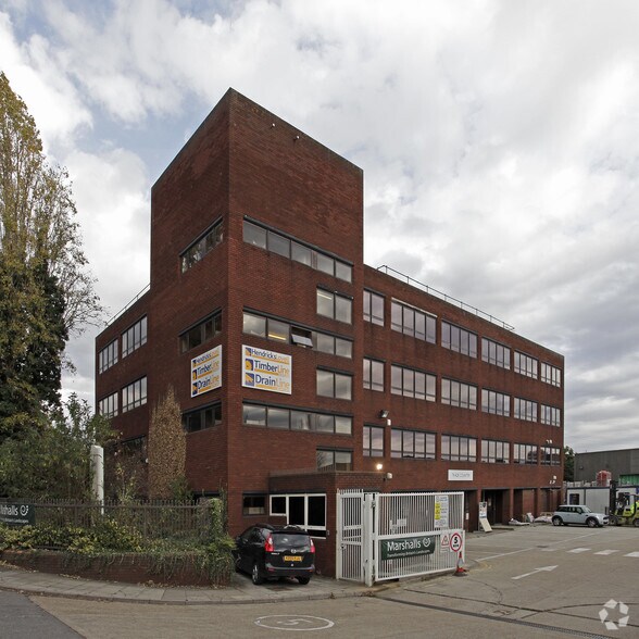 Printing House Ln, Hayes à louer - Photo principale - Image 1 de 12