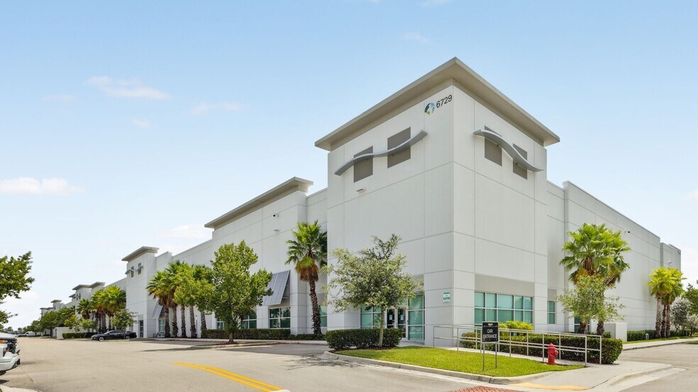 1315 N Jog, West Palm Beach, FL à louer - Photo du bâtiment - Image 2 de 2