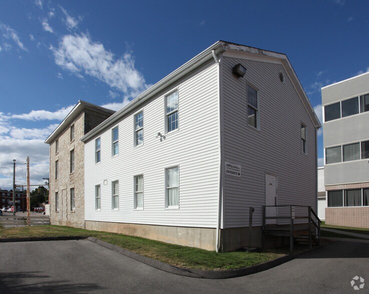 258 Bank St, New London, CT à vendre - Photo du bâtiment - Image 2 de 4