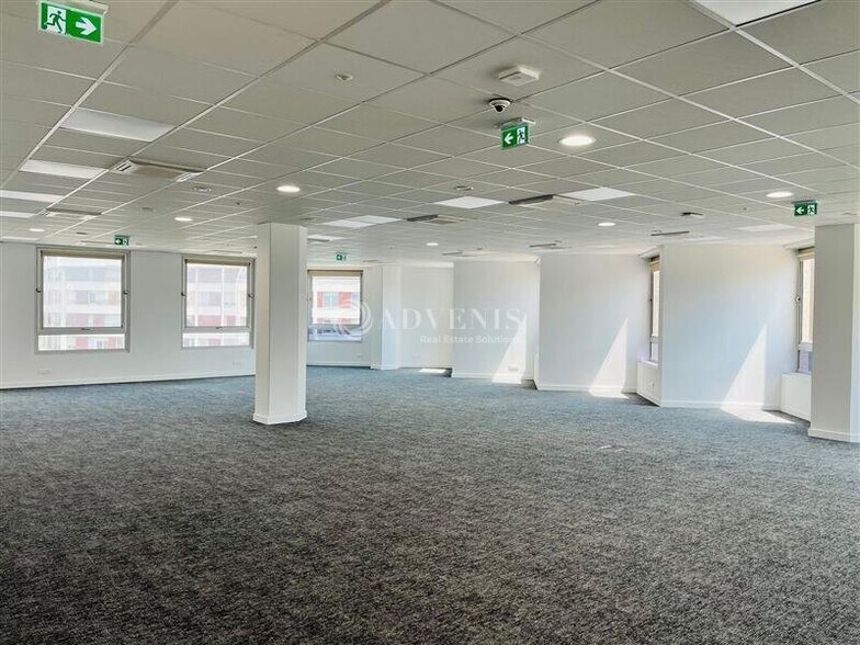 Office in Noisy-le-Grand for lease - Interior Photo - Image 2 of 6