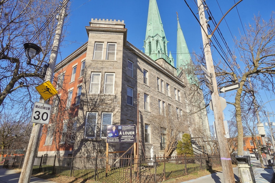 215 St De Castelnau E, Montréal, QC à louer - Photo du bâtiment - Image 2 de 13