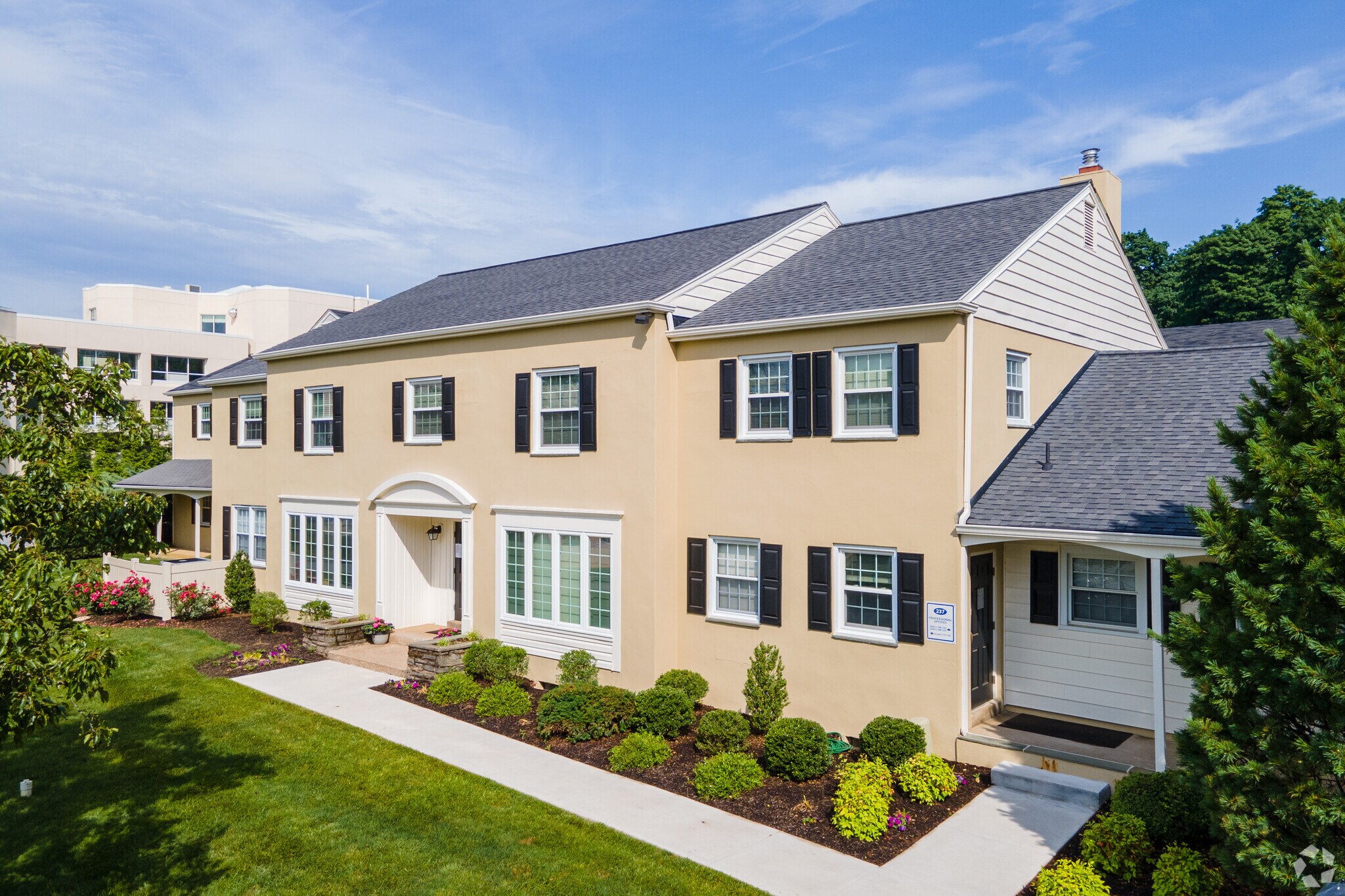 237 W Lancaster Ave, Devon, PA for lease Primary Photo- Image 1 of 12