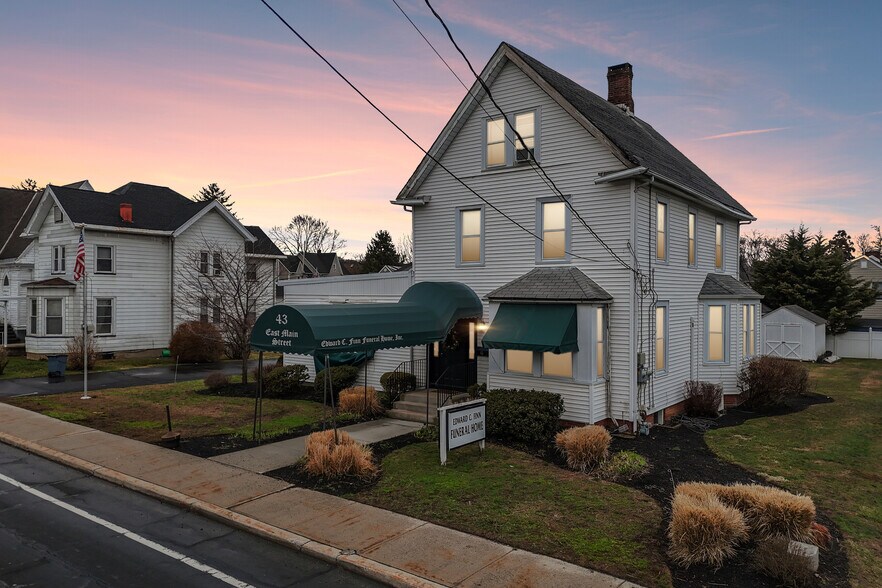 43 E Main St, Stony Point, NY à vendre - Photo du bâtiment - Image 1 de 31