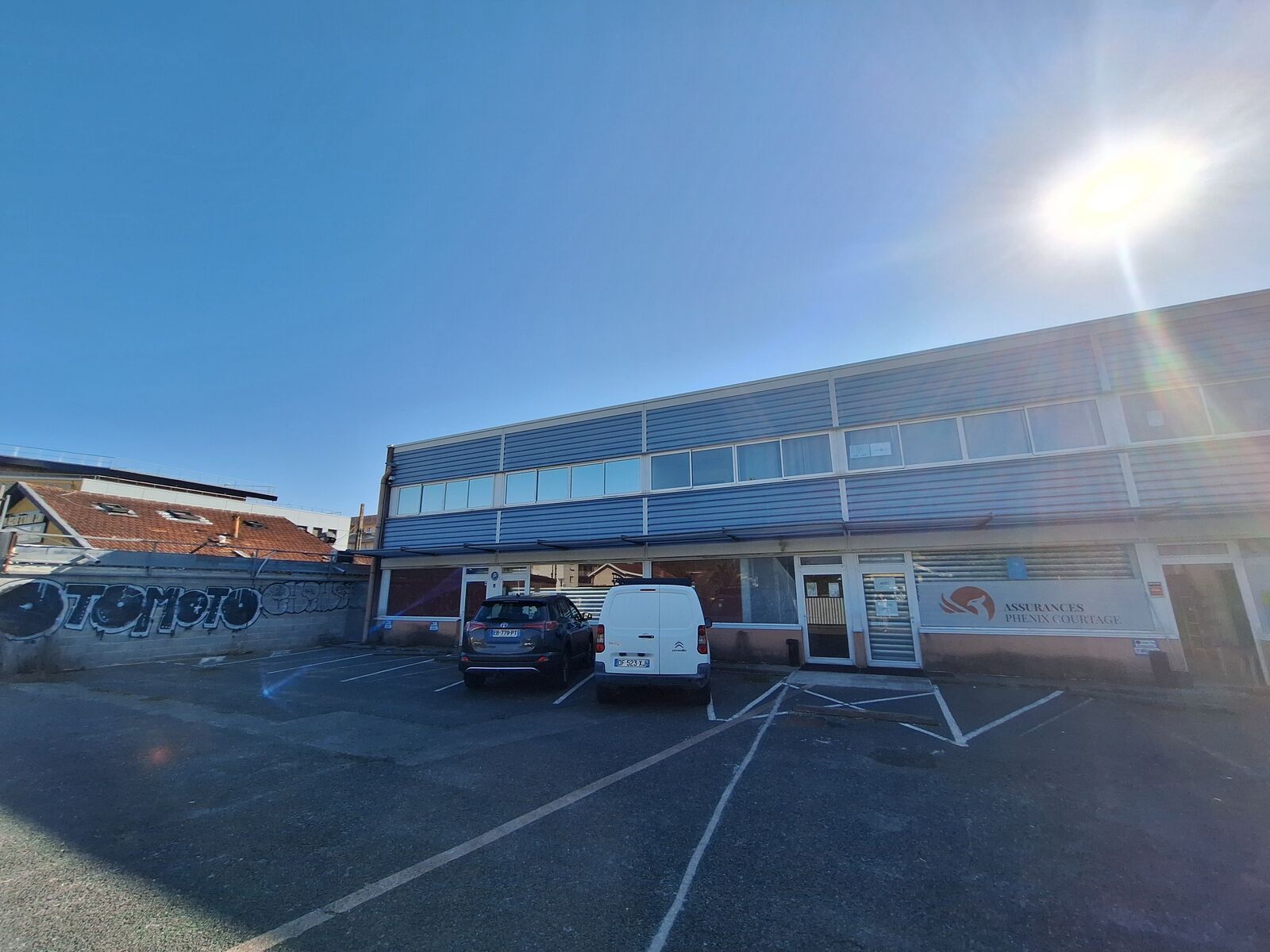 Office in Lormont for lease Building Photo- Image 1 of 7