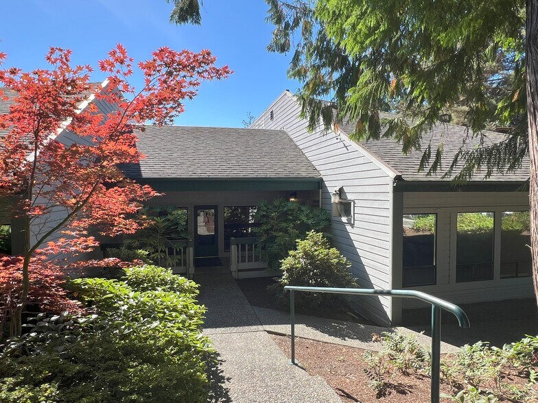 11415 Ne 128th St, Kirkland, WA à vendre - Photo du bâtiment - Image 2 de 7