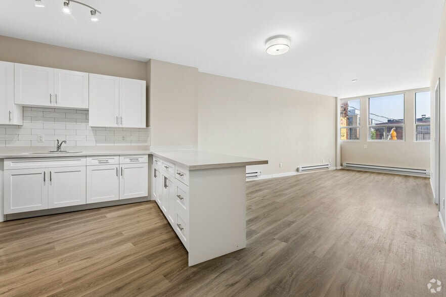 1920 Weston Rd, Toronto, ON for lease - Interior Photo - Image 3 of 29