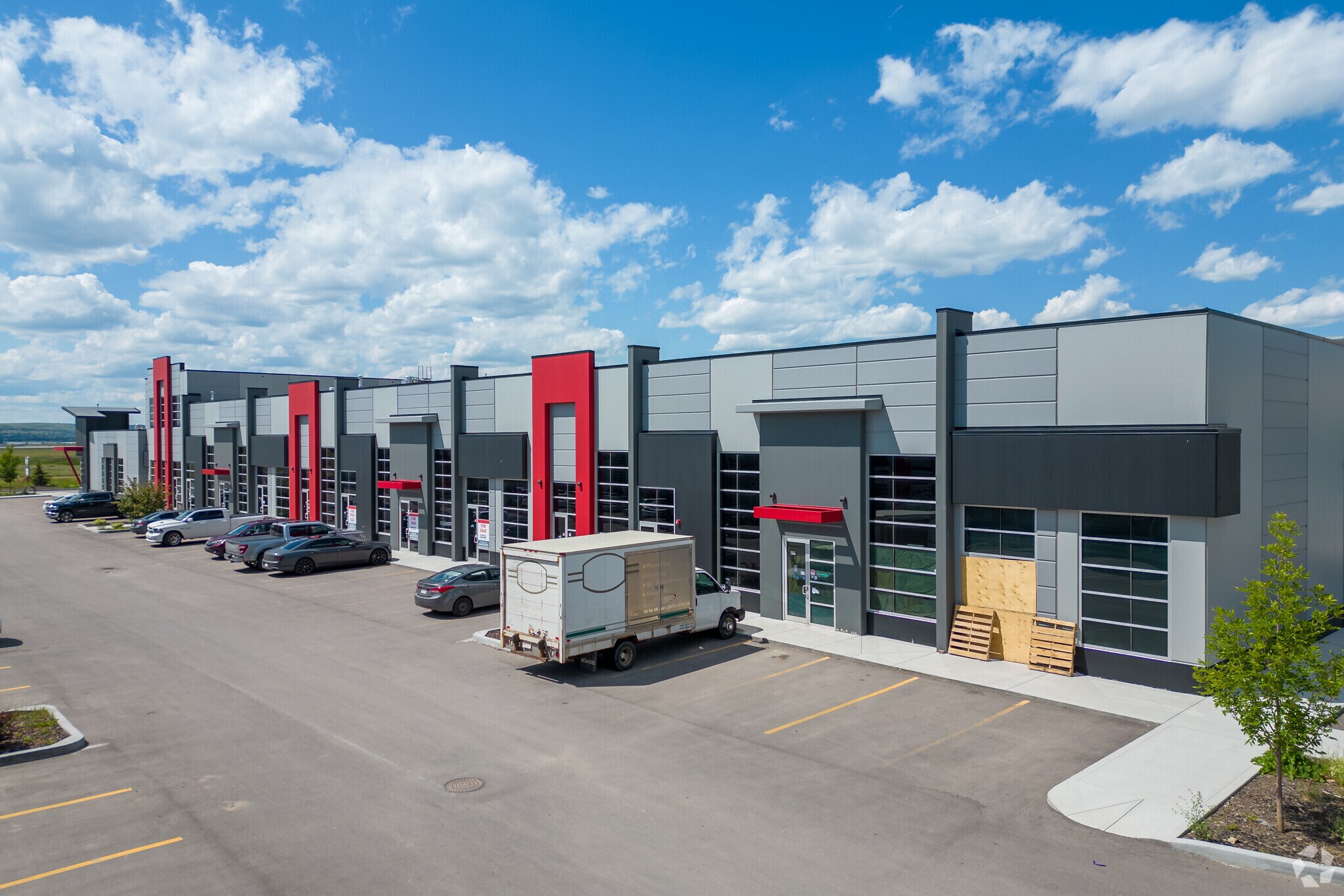 6520 36 St NE, Calgary, AB à vendre Photo du bâtiment- Image 1 de 7
