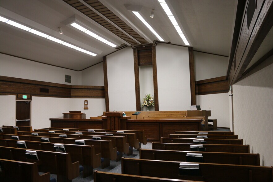 155 Coventry Ln, North Salt Lake, UT à vendre - Photo du bâtiment - Image 2 de 13