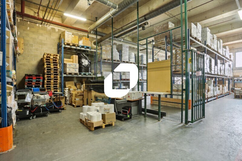 Flex in Montreuil for lease - Interior Photo - Image 2 of 10