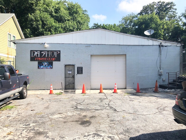 2061 Joseph E Boone Blvd NW, Atlanta, GA for lease - Primary Photo - Image 1 of 9