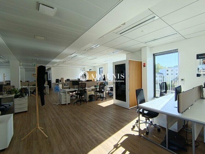 Bureau dans Lille à louer - Photo du bâtiment - Image 2 de 11