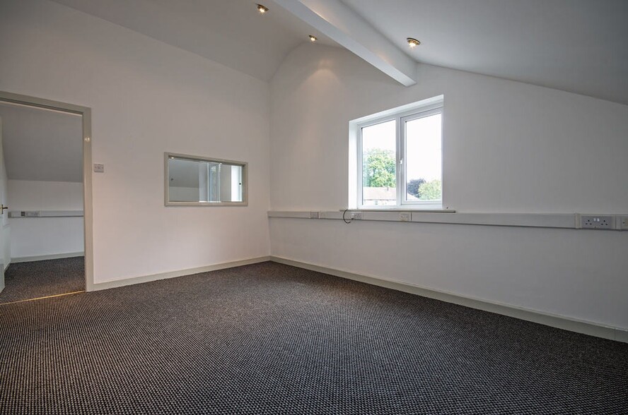 Brookfield Rd, Cheadle for sale - Interior Photo - Image 2 of 10