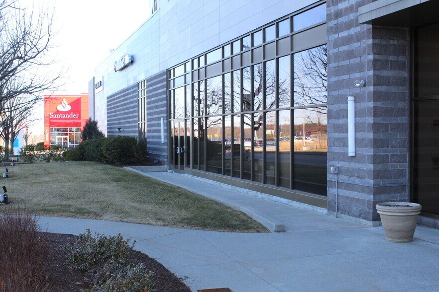 26 Patriot Pl, Foxborough, MA for lease - Building Photo - Image 3 of 10