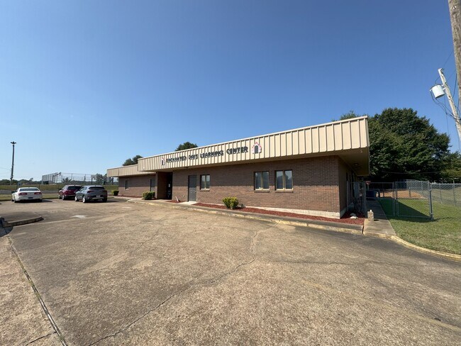 Plus de détails pour 309 S Scott St, Senatobia, MS - Commerce de détail à vendre