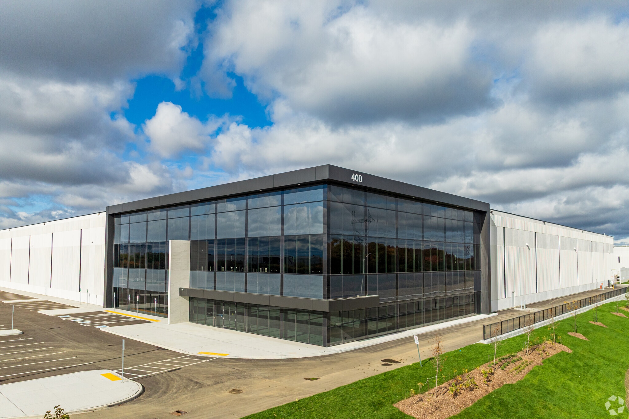 400 Anatolian Dr, Vaughan, ON for lease Primary Photo- Image 1 of 4