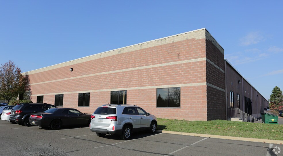 1501 Grundy Ln, Bristol, PA à louer - Photo du bâtiment - Image 2 de 5