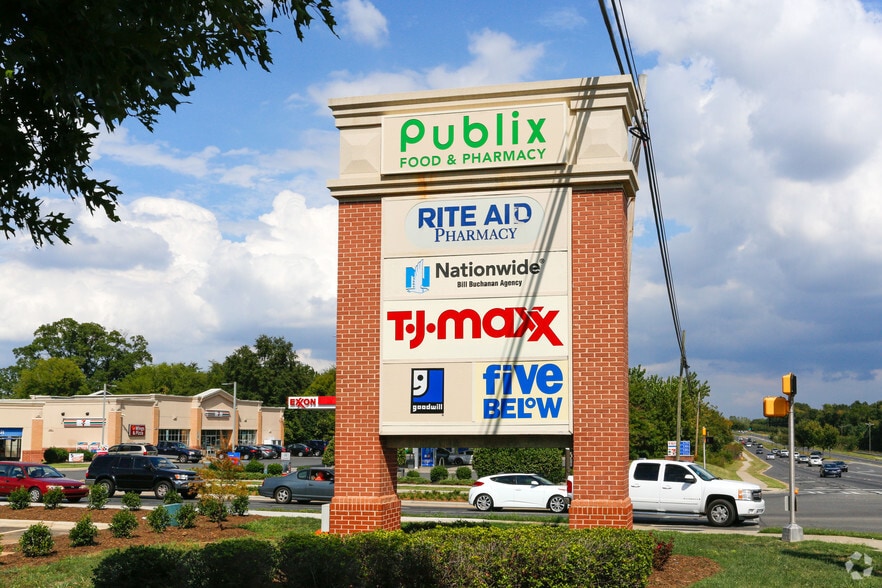 12806-12820 S Tryon St, Charlotte, NC for lease - Building Photo - Image 2 of 14