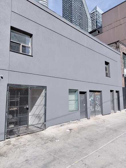 531 Yonge St, Toronto, ON for lease - Building Photo - Image 2 of 11