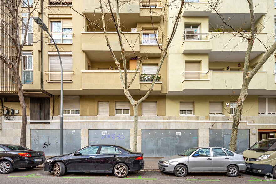 Commerce de détail dans Barcelone, Barcelona à louer - Photo du bâtiment - Image 3 de 4