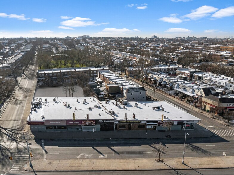 8402 Astoria Blvd, East Elmhurst, NY à vendre - Photo du bâtiment - Image 3 de 9