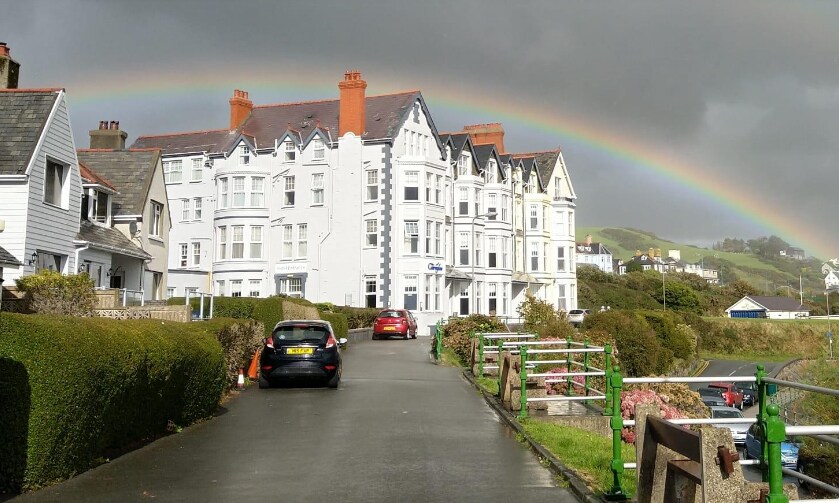 Beachbank, Criccieth for sale - Primary Photo - Image 1 of 12