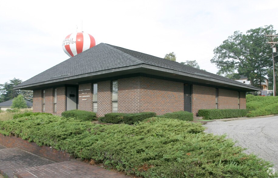 2 Pointe Cir, Greenville, SC à louer - Photo du bâtiment - Image 2 de 10