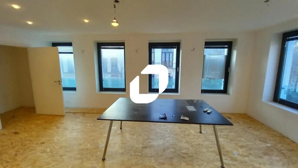 Office in Roubaix for lease - Interior Photo - Image 2 of 10