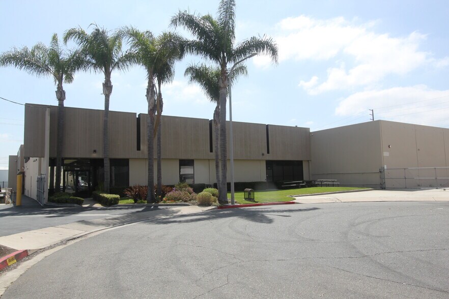 10950 Virginia Cir, Fountain Valley, CA à louer - Photo du bâtiment - Image 2 de 11