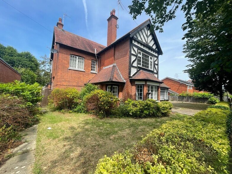 18 Compton Av, Luton à vendre - Photo du bâtiment - Image 2 de 21