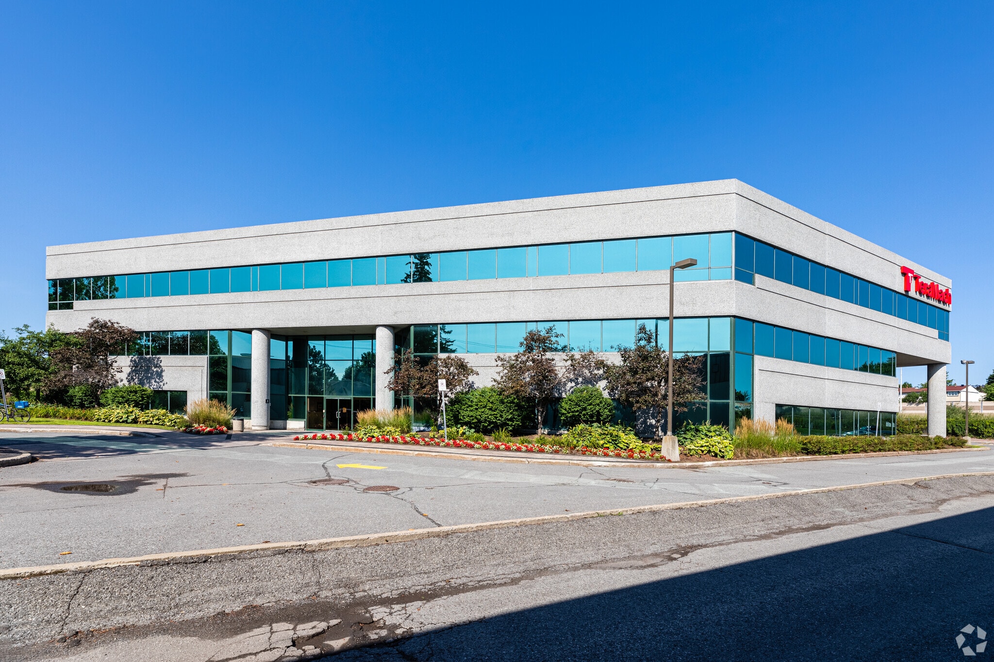 1130 Morrison Dr, Ottawa, ON for lease Primary Photo- Image 1 of 5
