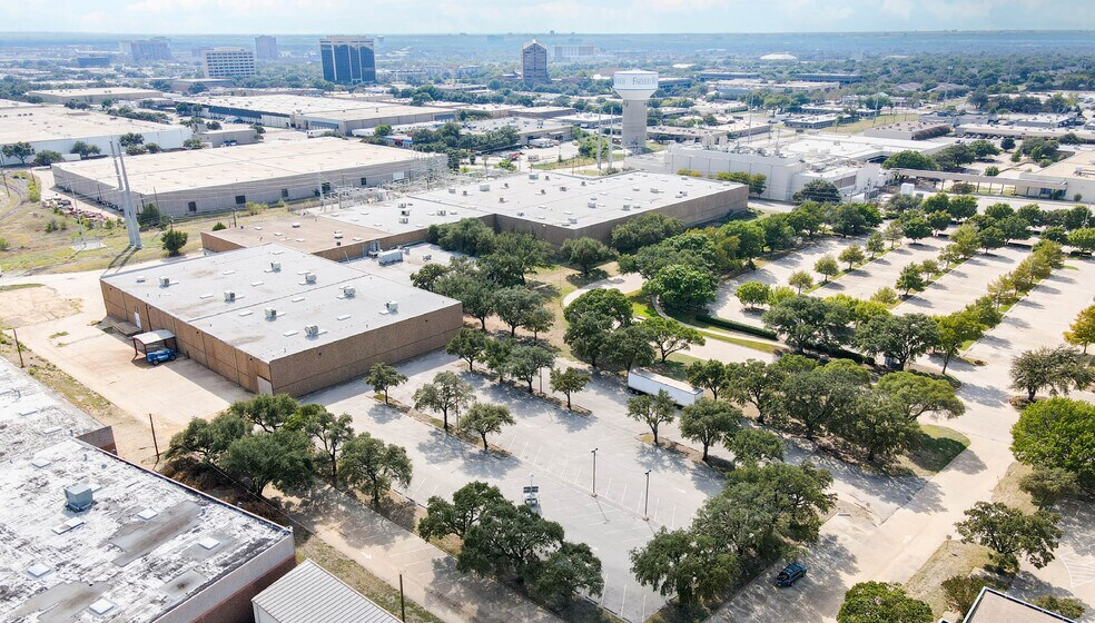 4404 S Beltwood Pky, Dallas, TX à vendre - Photo du bâtiment - Image 2 de 2