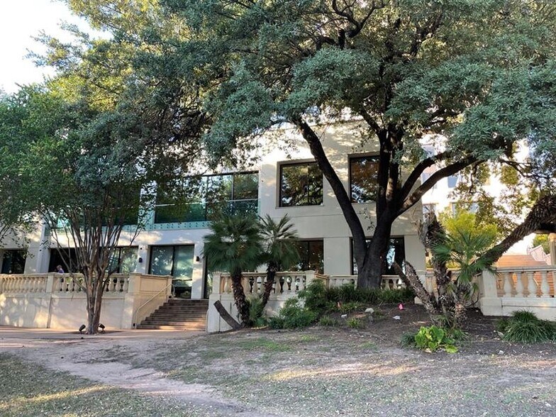 98 San Jacinto Blvd, Austin, TX à louer - Photo du bâtiment - Image 2 de 9