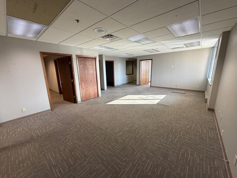 N96W18221 County Line Rd, Menomonee Falls, WI for lease - Interior Photo - Image 2 of 11