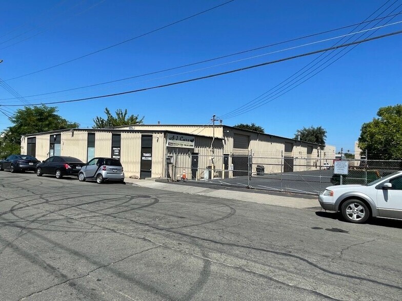 2548 Albatross Way, Sacramento, CA à louer - Photo du bâtiment - Image 3 de 5