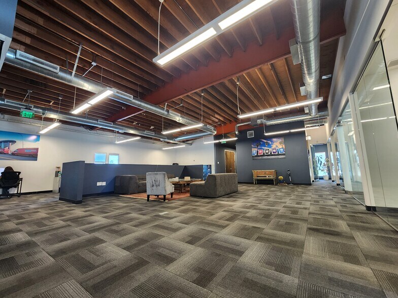 6319 Colfax Ave, North Hollywood, CA à louer - Photo du bâtiment - Image 3 de 7