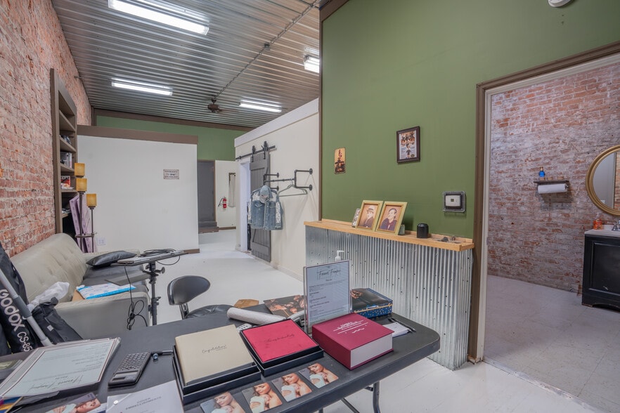 207 S Railroad St, Brookston, IN à vendre - Photo du bâtiment - Image 3 de 43