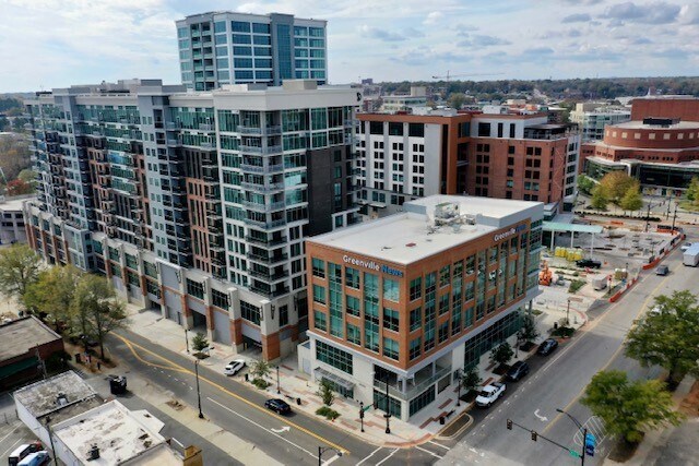 320 Falls St, Greenville, SC à louer - Photo du bâtiment - Image 2 de 8