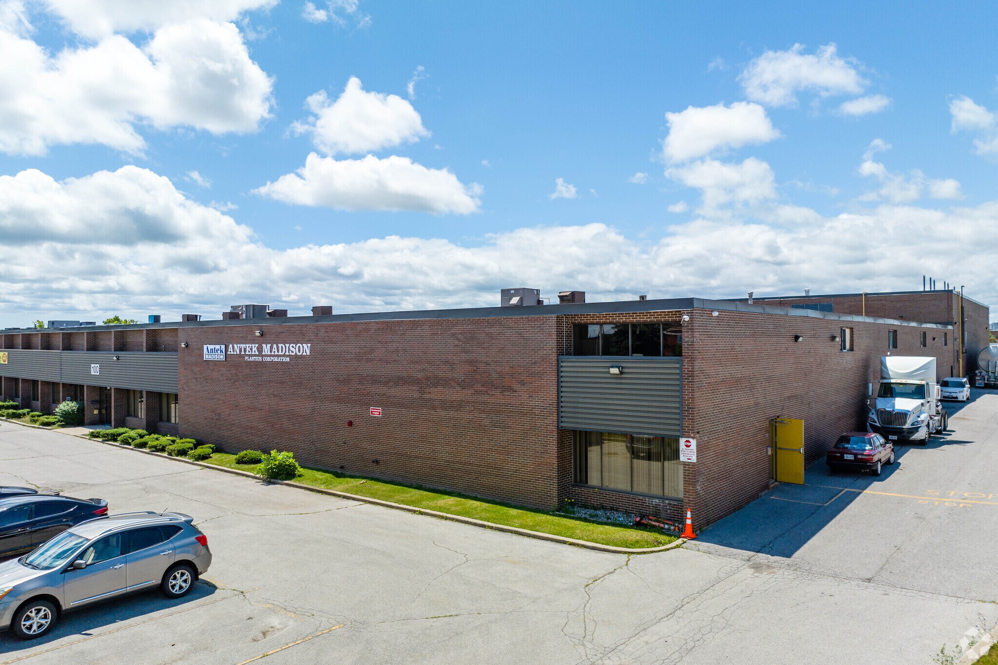 80-100 Finchdene Sq, Toronto, ON for sale Primary Photo- Image 1 of 1