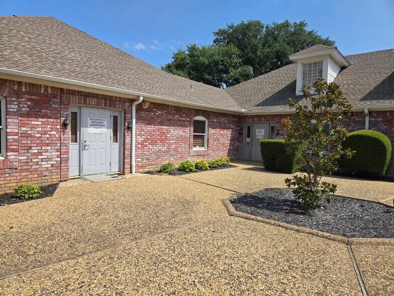 431 Omega Dr, Arlington, TX à louer - Photo du bâtiment - Image 2 de 7