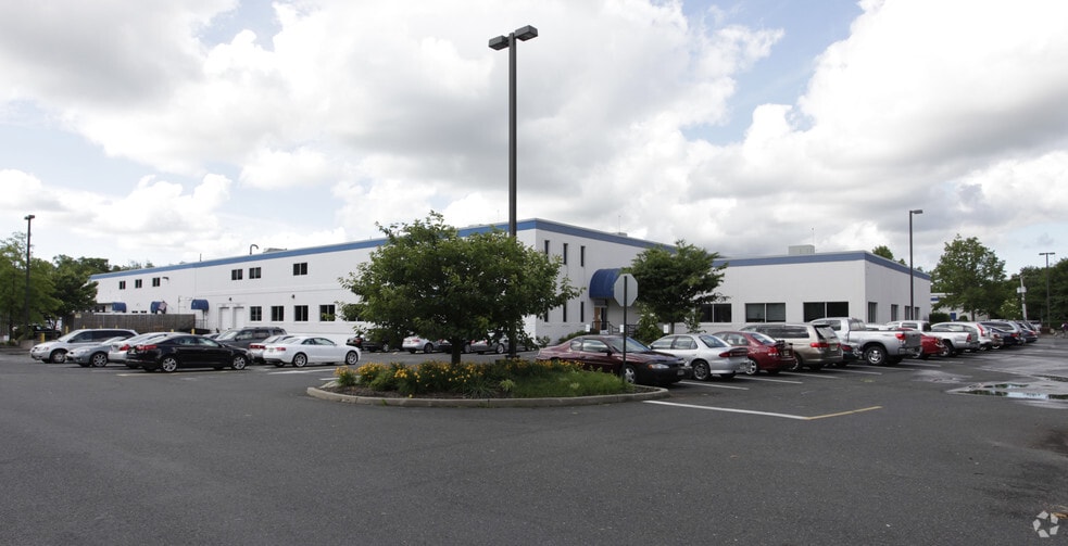 541 Industrial Way W, Eatontown, NJ for lease - Building Photo - Image 2 of 10