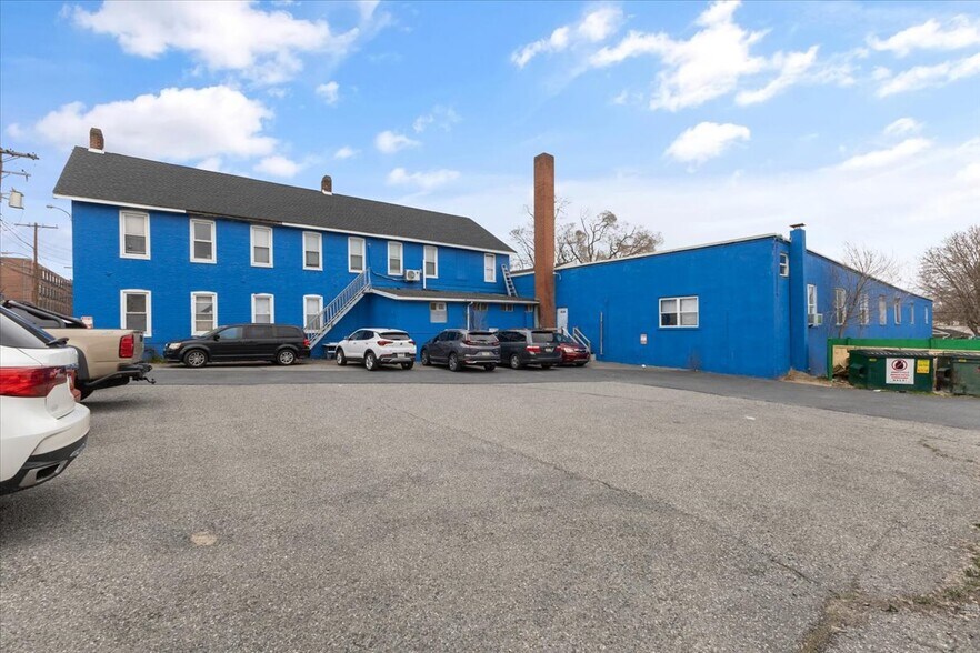 181 S Whitfield St, Nazareth, PA à vendre - Photo du bâtiment - Image 2 de 42