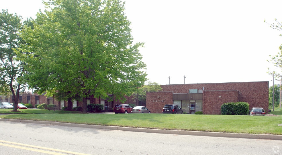 135-141 Delta Dr, Pittsburgh, PA for lease - Building Photo - Image 3 of 7