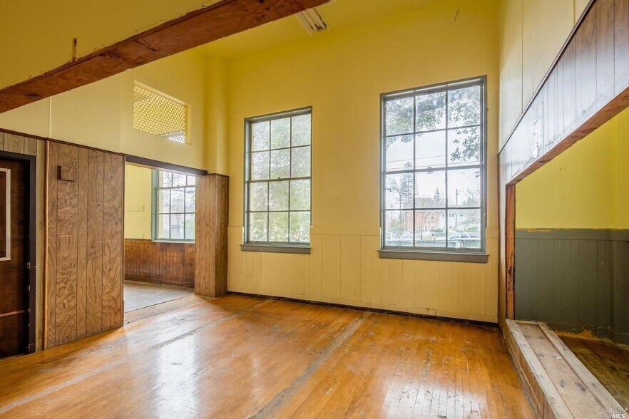 224 N Oak St, Ukiah, CA à vendre - Photo du bâtiment - Image 2 de 80