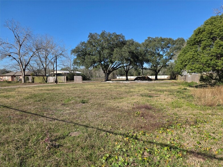 414 Gordy Rd, Bacliff, TX for lease - Building Photo - Image 3 of 12