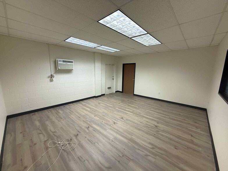 8100-8110 Remmet Ave, Canoga Park, CA for lease - Building Photo - Image 2 of 8