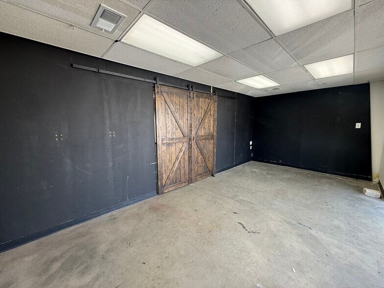 5308 N Middlebrook Pike, Knoxville, TN à louer - Photo du bâtiment - Image 3 de 12